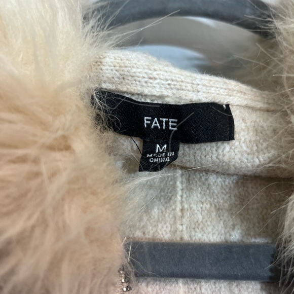 Faux fur zip up sweater - Picture 6 of 7